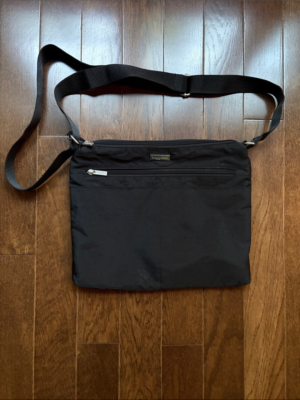 Baggallini Black Slim Crossbody Messenger